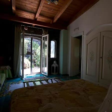 Oda ve Kahvaltı La Dimora Le Fumarole 4*